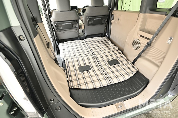 N-BOXジョイ（後席を倒した状態）