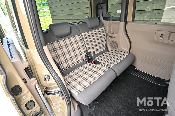 N-BOXジョイの後席