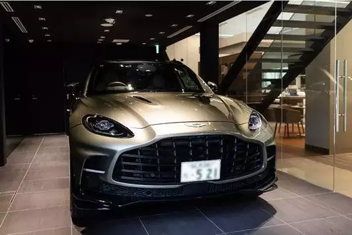 西田有志 バラ売り⭕️ 男子バレーボールの西田有志選手が、ダイナミックな機能と