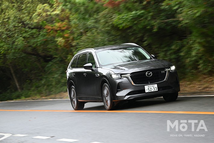 新型CX-80 XDハイブリッドの走行イメージ