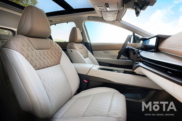 新型ムラーノ(北米仕様)の前席