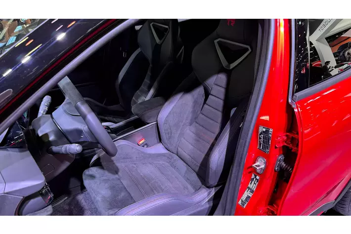 ALCANTARA(R)とAlfa RomeoのコラボレーションがParis Motor Showにて展示|【業界先取り】業界ニュース・自動車 ...