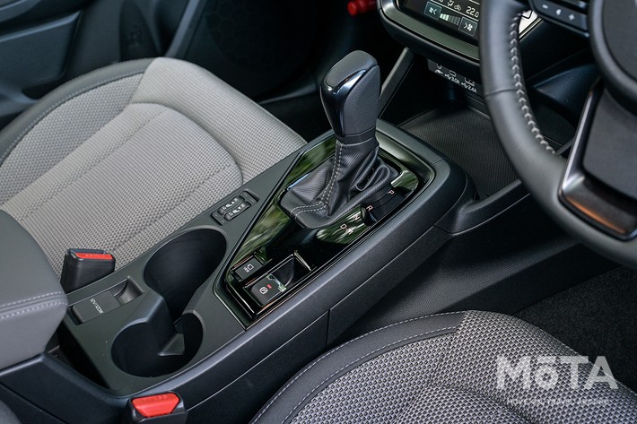 スバル クロストレック（ストロングハイブリッド）のATレバー