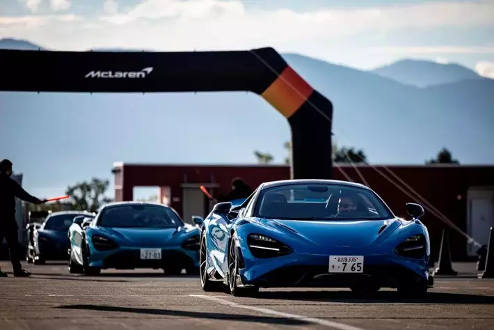 177台のマクラーレンが集結した「マクラーレン・トラックデイ