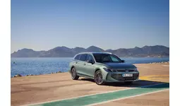 フォルクスワーゲン新型「Passat」販売開始|【業界先取り】業界