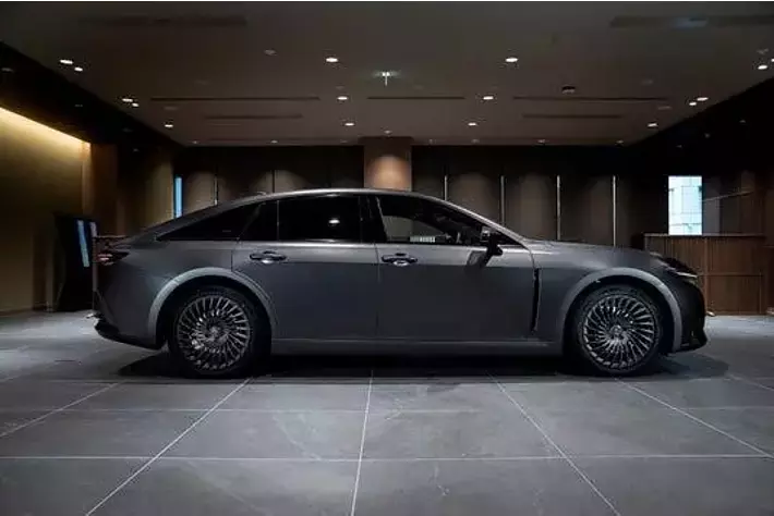 CROWN生誕70年-クラウン専門店「THE CROWN東京虎ノ門・大阪千里」2拠点