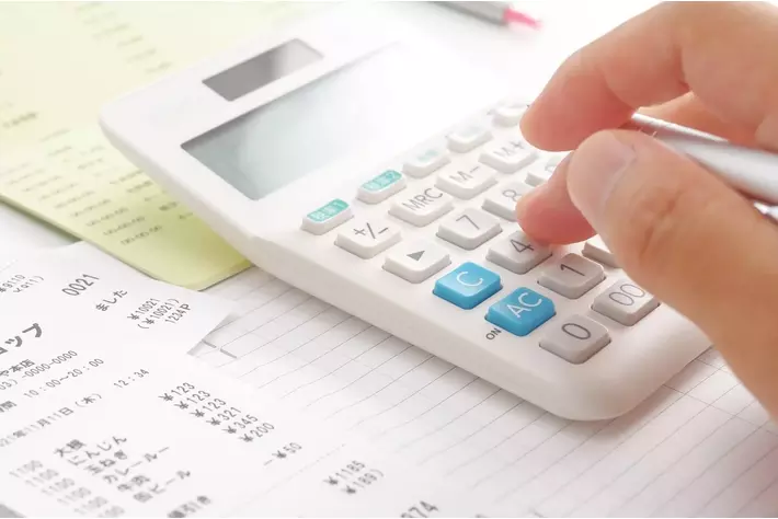 20代～50代の男女の約8割が、近年の物価高の影響を受けて支出を見直したり、節約をする行動を意識している！株式会社トータスが「物価高による消費行動の変化」に関する調査を実施！