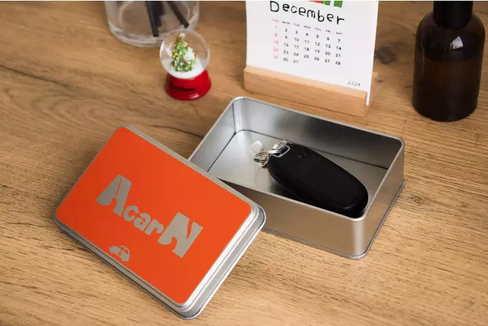 大事な人の愛車を守りたい！創業118年の老舗缶屋が新車購入のギフトの新定番としてリレーアタック防止缶「AcarN（あかん）」を新発売！