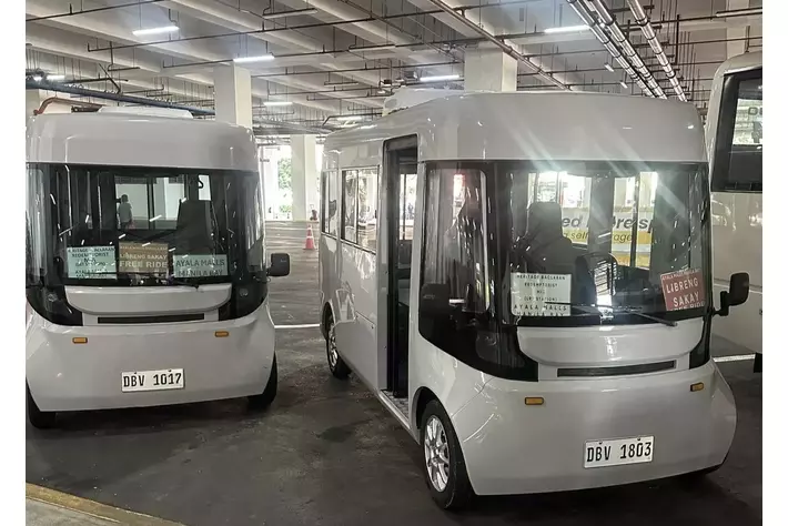 フィリピンを代表するショッピングモール「アヤラモール」にアセンブルポイント初となるエアコン付きEVミニバス『Smart BUS』を納車