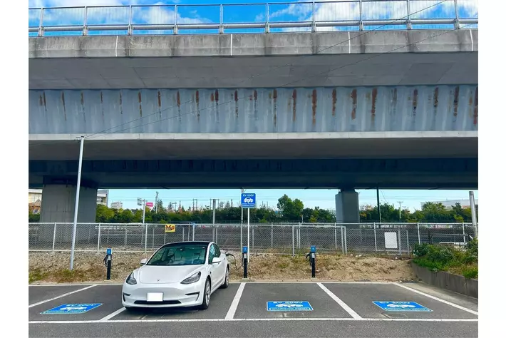 COCOPLUG株式会社は、常滑市 「常滑りんくうビーチ」駐車場に6.0kWのEV充電器を設置。