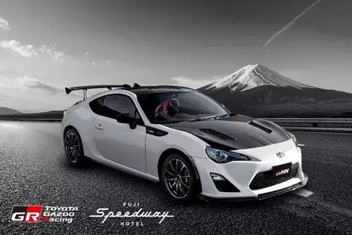 富士スピードウェイホテルが再びTOYOTA GAZOO Racingとコラボ100台限定