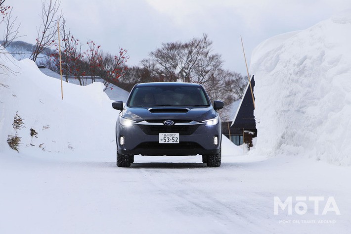 雪道走行のイメージ（スバル レヴォーグレイバック）