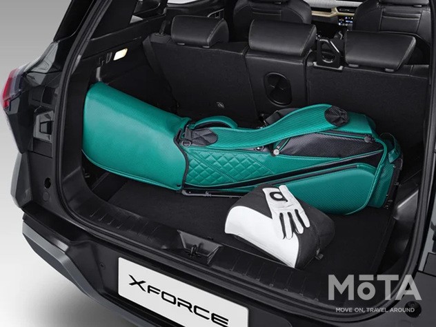 三菱 新型RVR（写真はインドネシア仕様のエクスフォース）の荷室