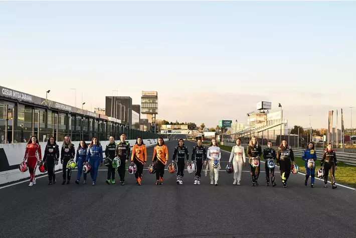 フォーミュラE、「国際女性デー」を記念して、女性ドライバー限定の「オールウーマンテスト」セッションを拡大実施