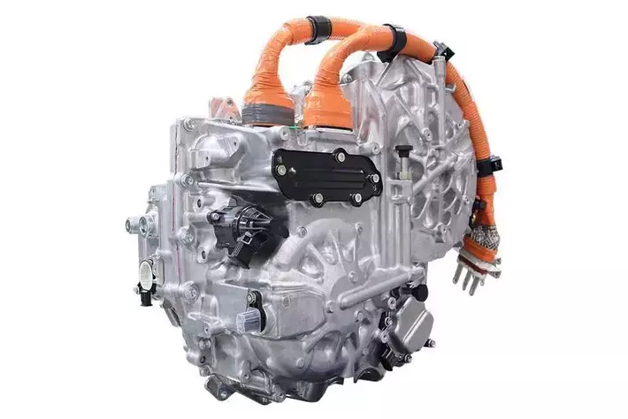 三菱自動車「エクスフォース」HEVにハイブリッドユニット採用