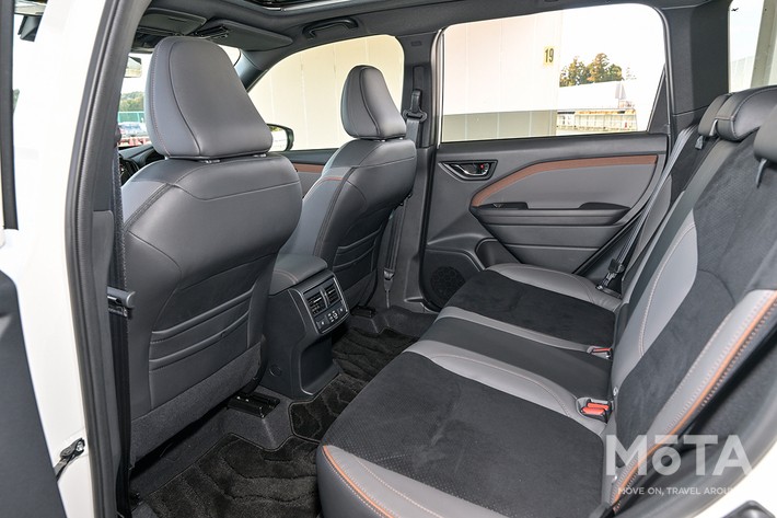 新型フォレスター スポーツの後席