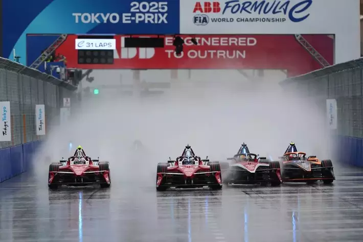 雨天のTokyo E-Prix第8戦バンドーン、巧みなタイミングで制覇