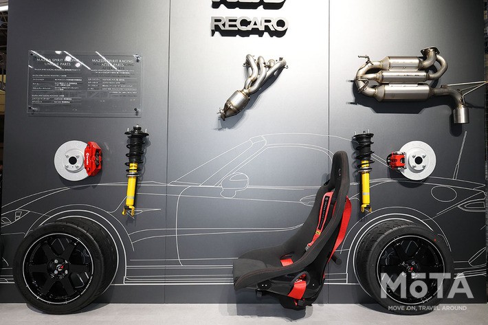 ビルシュタイン製のショックアブソーバーやブレンボ製のキャリパーなども装着される