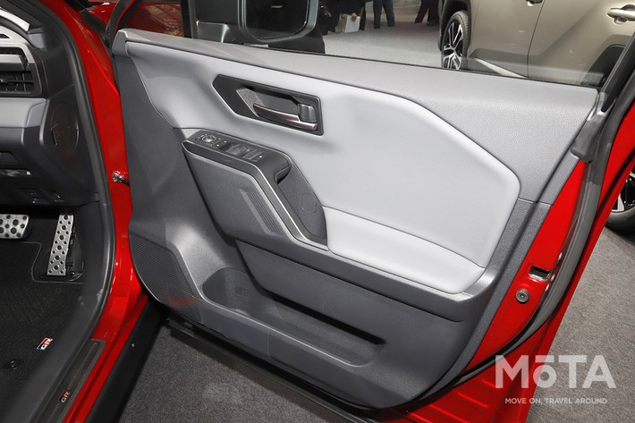 新型RAV4のドアポケット