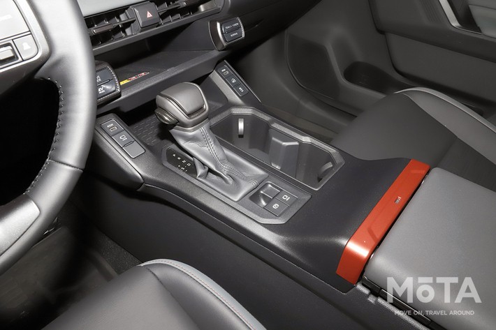 北米仕様の新型RAV4 ATのシフトレバー