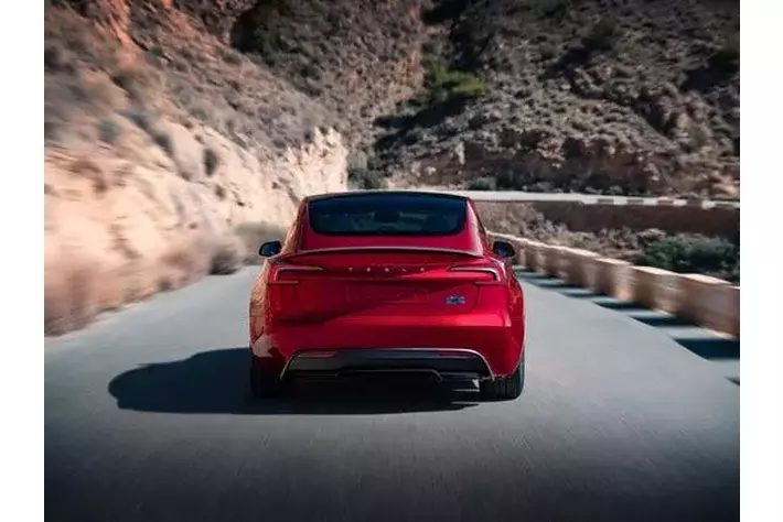 テスラ Model 3、特別価格調整とCEV補助金活用で399万円へ|【業界