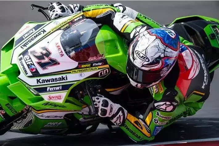 Kawasaki WorldSBK Team ギャレット・ガーロフ選手が2026年も