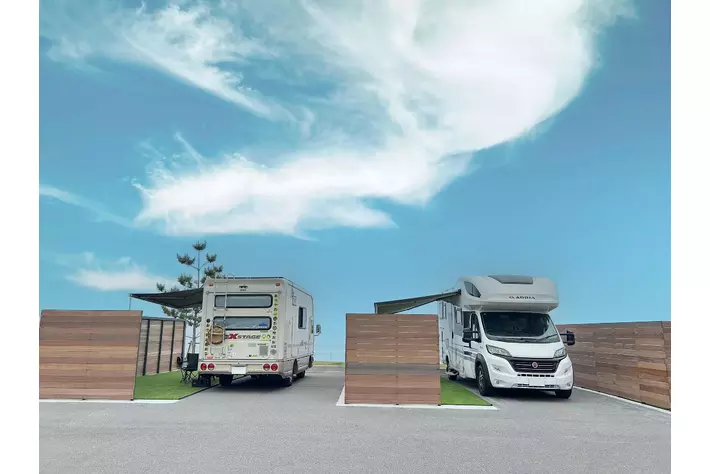 【RVパークで車中泊】見渡す限りオーシャンビューの絶景が広がる「RVパーク アクアイグニス淡路島」などRVパーク7施設が新規認定！