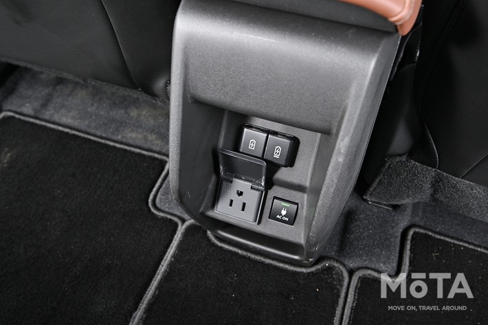 ［69/79］スズキ 新型eビターラ内装 セカンドシート用アクセサリー