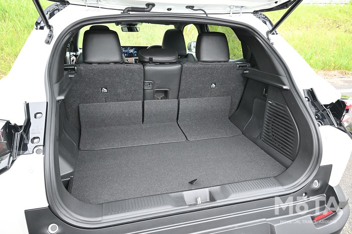 新型eビターラの５名乗車時の荷室