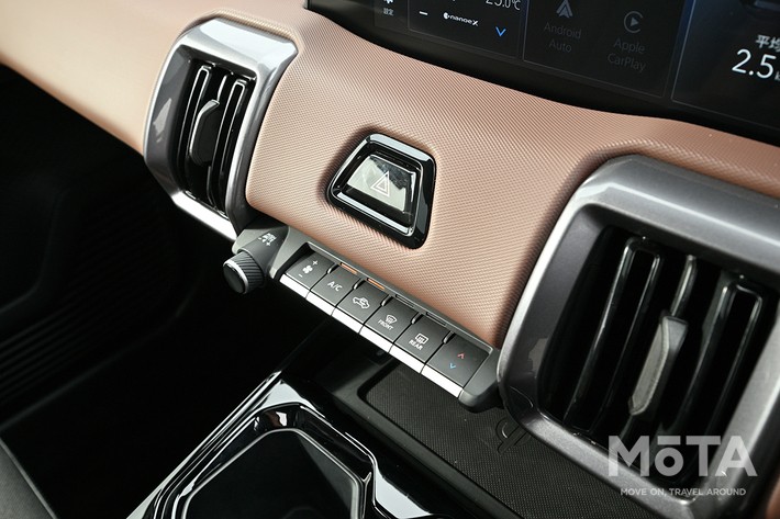 ［55/79］スズキ 新型eビターラ内装 インパネ スイッチ類