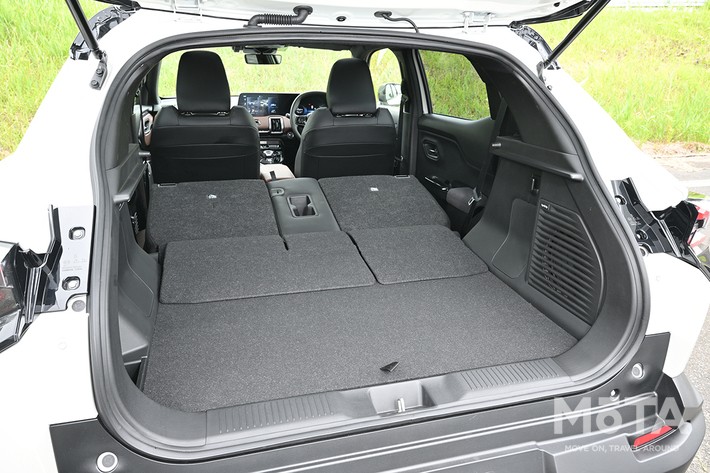 ［75/79］スズキ 新型eビターラ荷室 リアシート前倒時