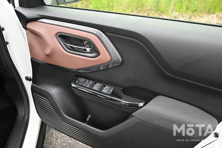 ［67/79］スズキ 新型eビターラ内装 ドアトリム