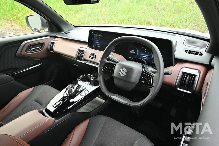 ［44/79］スズキ 新型eビターラ内装 インパネまわり