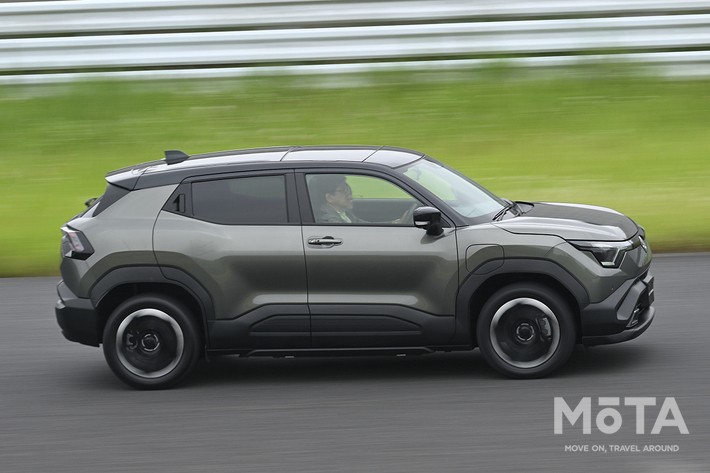 ［42/79］スズキ 新型eビターラ外観 走行時