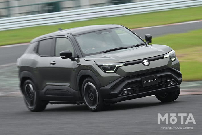 ［16/79］スズキ 新型eビターラ外観 走行時