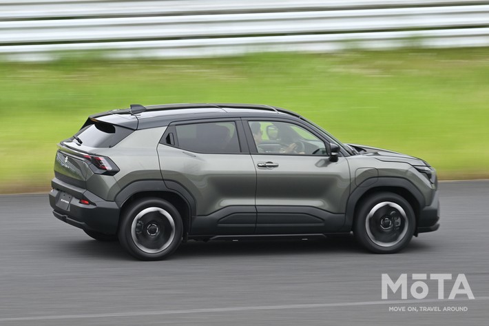 ［43/79］スズキ 新型eビターラ外観 走行時