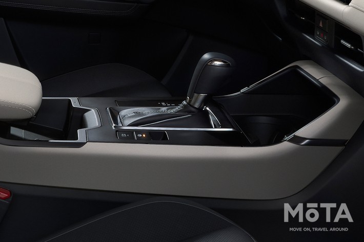 ［29/43］新型CX-5インパネ・シフト周り