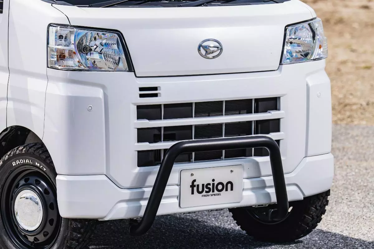 ハイゼットカーゴ】シンプルで取付も簡単にドレスアップ！専用ブルバー