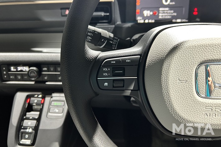 29/47 新型N-ONE e: ホームボタン、音量スイッチなど