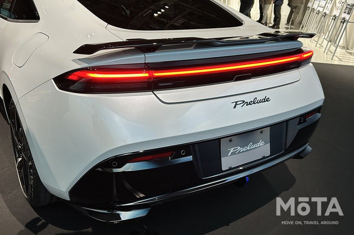 テールゲートスポイラー