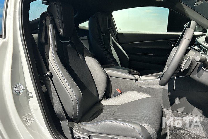 29/46 ホンダ 新型プレリュード フロントシート（ブルー×ブラック内装）