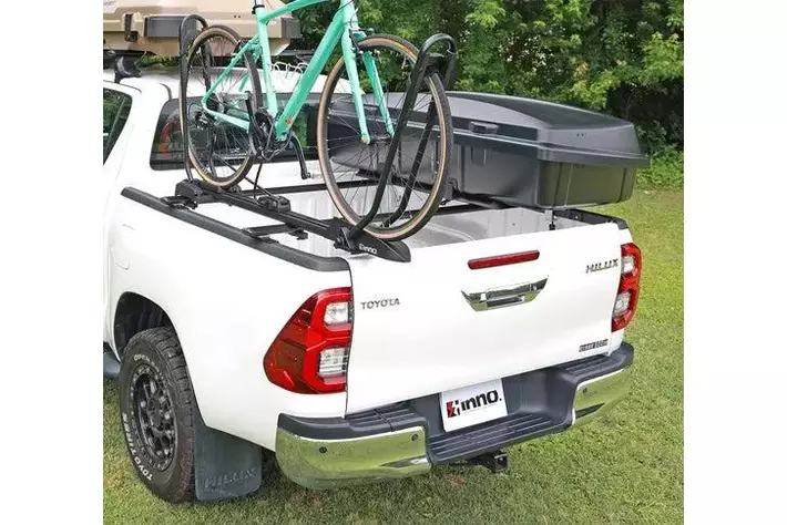 ハイラックスで遊び尽くす。荷台専用ベースキャリアが登場｜INNO