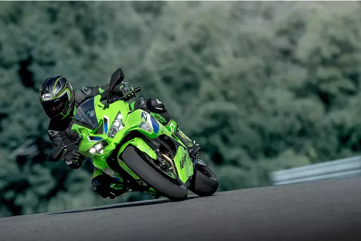 カワサキより2025年9月1日に「Ninja ZX-4R SE」「Ninja ZX-4RR