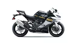 カワサキより2025年9月1日に「Ninja ZX-4R SE」「Ninja ZX-4RR」を新た