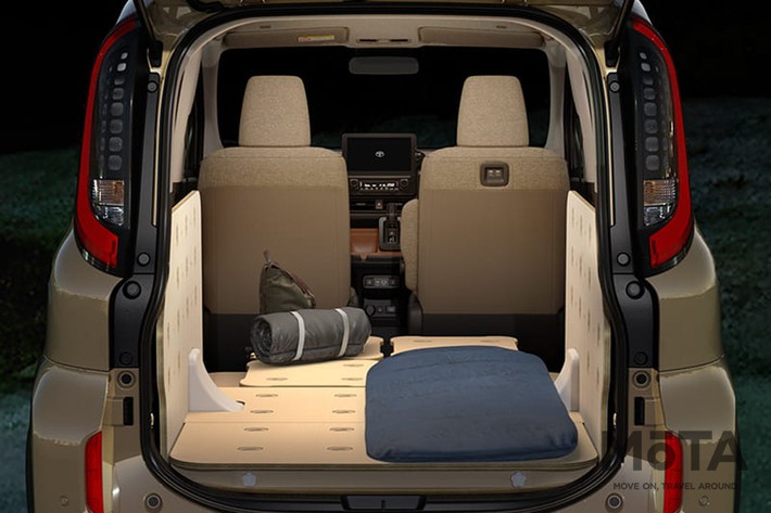 これがシエンタ!? 後部座席レスの大胆すぎる“2人乗り”仕様「JUNO」驚き