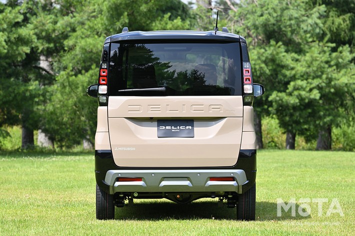 新型デリカミニのリアビュー