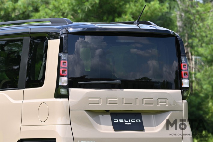 新型デリカミニのリアビュー