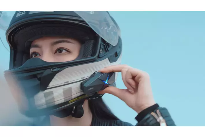 バイク用・次世代インカム「ASMAX（アズマックス） F1 Pro」が