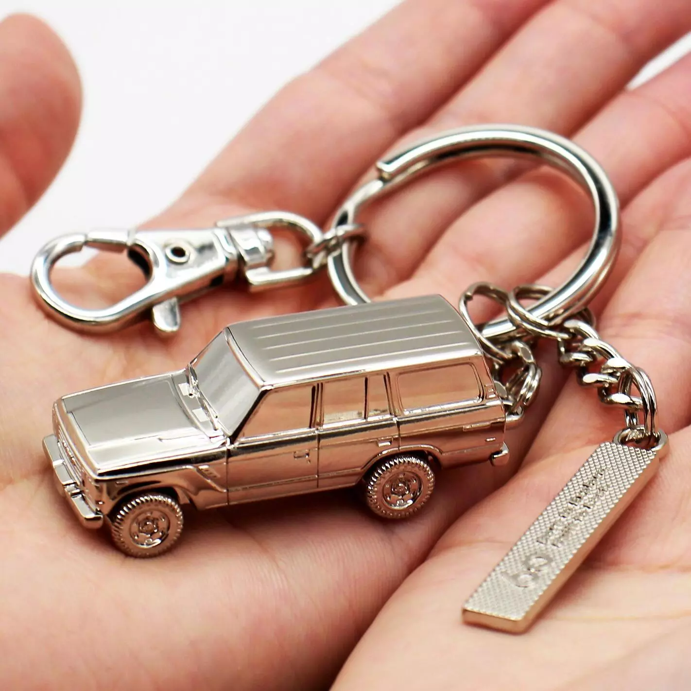 3000個限定】シリアル入り「TOYOTA LANDCRUISER 60」キーチェーンが