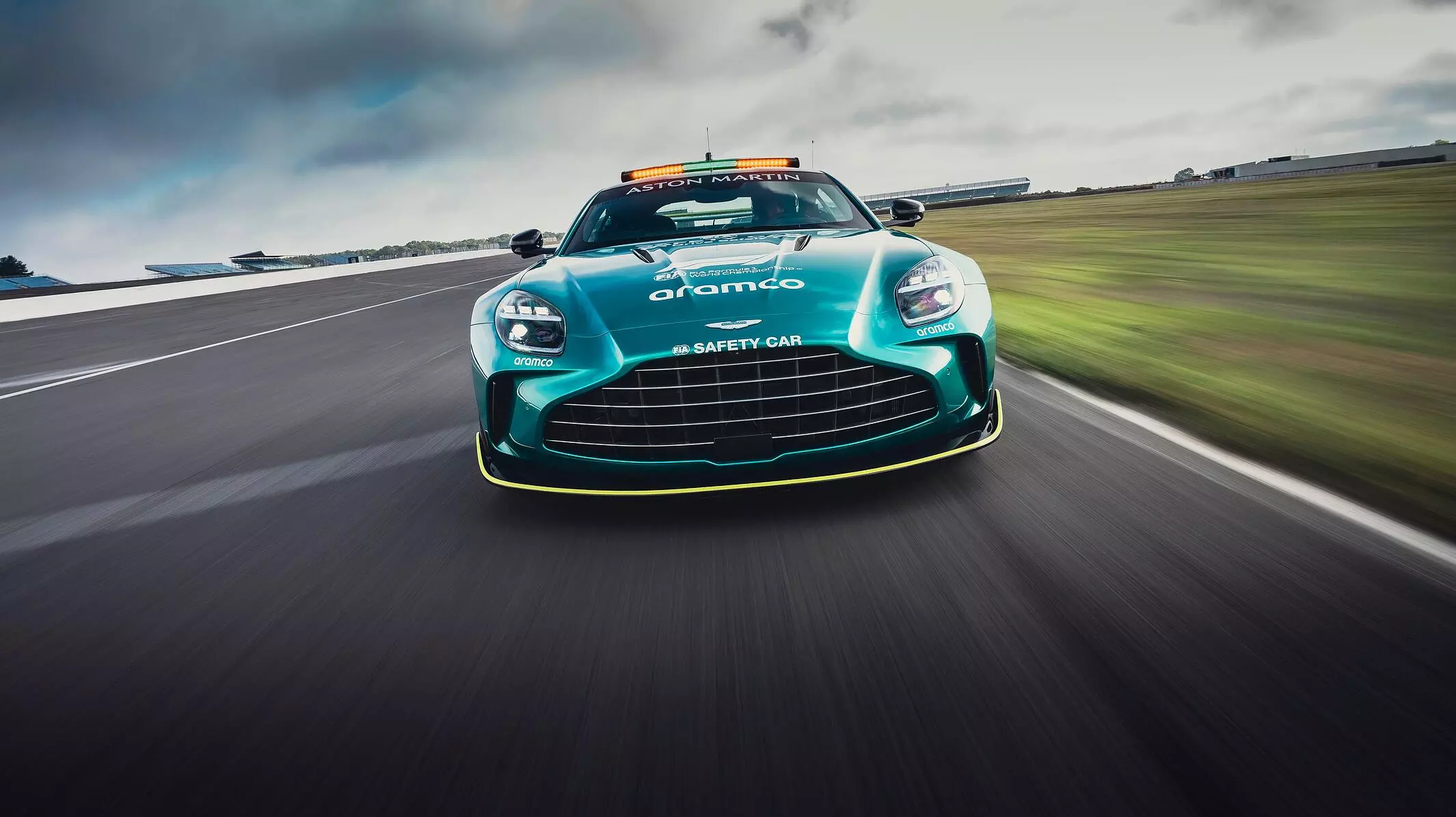 アストンマーティン新型Vantage S、F1のFIAセーフティカーに|【業界